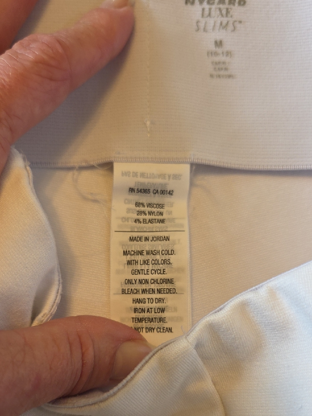 4 For $20 Peter Nygard White Luxe Slims Capri Pants - Picture 5 of 5